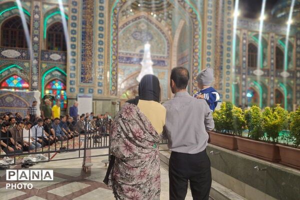 اقامه نماز مغرب و عشا در امامزاده صالح تجریش