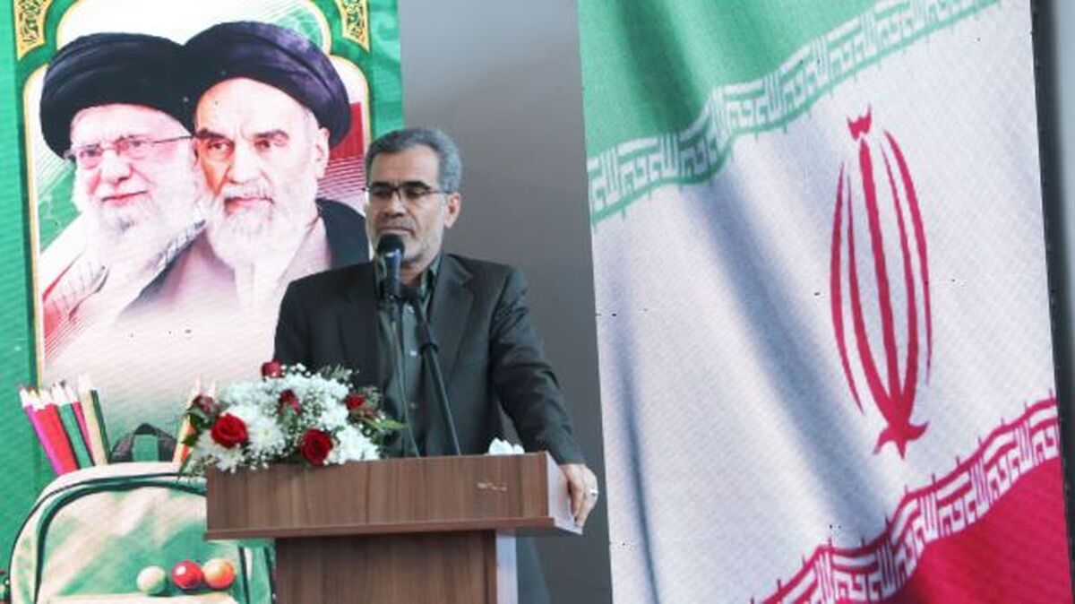 کوچک‌انگاری آموزش و پرورش باید از میان برداشته شود و معلم و مدرسه بر صدر تصمیمات قرار بگیرد