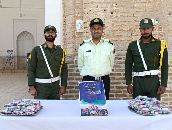 برپایی میز خدمات در مصلی نماز جمعه توسط نیروی انتظامی شهرستان خلیل اباد 
