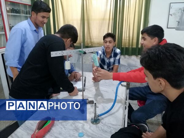 حضور دانش‌آموزان دبیرستان نمونه دانش در پژوهشسرا جابربن‌حیان