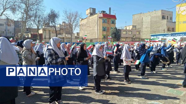 نواخته شدن زنگ انقلاب در دبستان شاهد حاج تقی آقابزرگ ناحیه یک مشهد