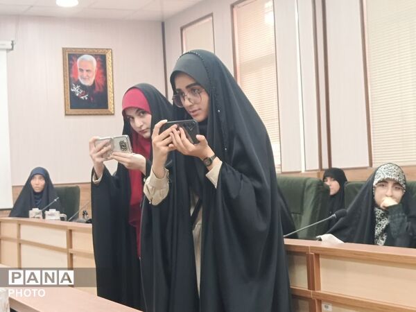 نشست صمیمی خبرنگاران پانا با مدیرکل آموزش و پرورش قم