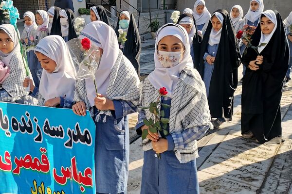 تجدید پیمان فرهنگیان ورامینی با آرمان‌های شهدا در هفته بسیج
