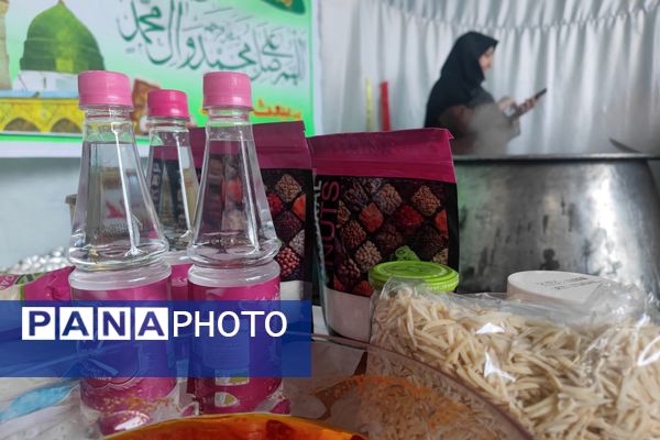 پخت شله زرد نذری در دبیرستان شاهد شهید قاسم سلیمانی