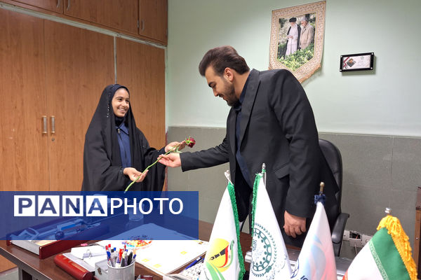 سنگ‌تمام دانش‌آموزان پیشتاز و خبرنگاران پانا برای فرهنگیان