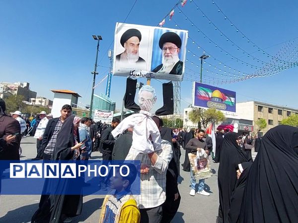 راهپیمایی روز قدس با حضور مردم ولایت‌مدار مشهدی