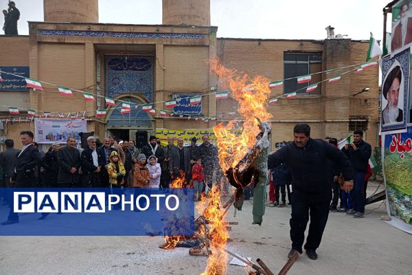 دانش‌آموزان دالاهو در راهپیمایی ۲۲ بهمن غوغا کردند