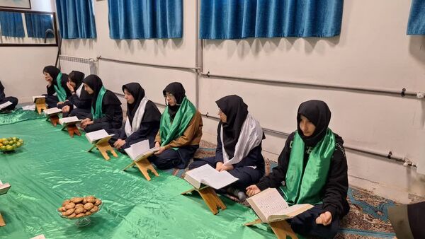 محفل انس با قرآن در دبیرستان فاطمیه ناحیه یک کرج
