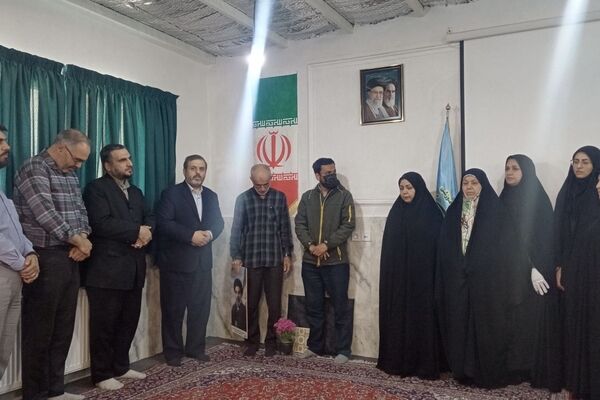 دیدار مسئولان آموزش و پرورش با خانواده شهدا، یادبودی برای بزرگداشت شخصیت‌های والای وطن