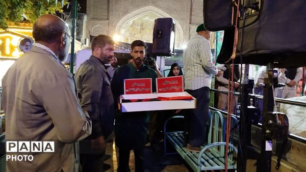 گذری بر غرفه دهه نودی ها و چایخانه حضرت زهرا(س)