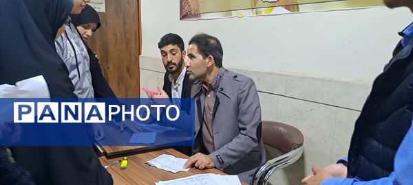  دیدار والدین با معلمان در دبیرستان ابوذر غفاری نیشابور