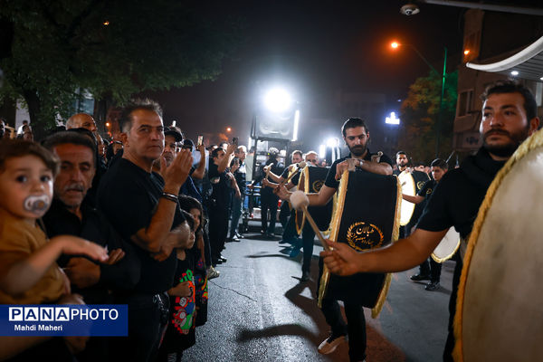 مراسم عزاداری شب تاسوعای حسینی در میدان منیریه تهران