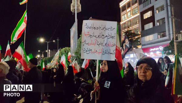 تجمع شبانهٔ شهروندان در پنجاه‌ونهمین شب یادبود در بلوار فضل