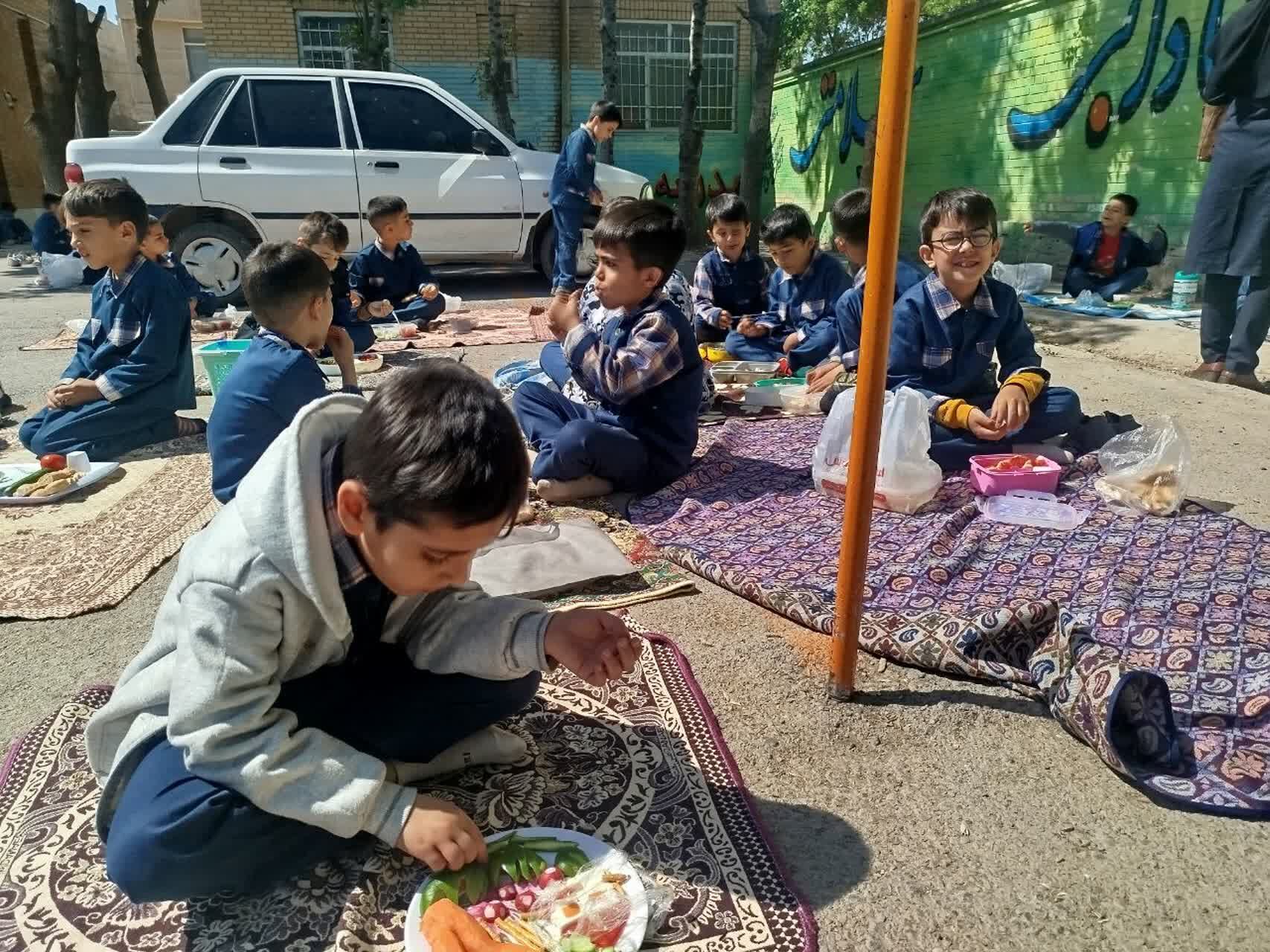 صبحانه سلامت در مدرسه پسرانه مبین شیروان