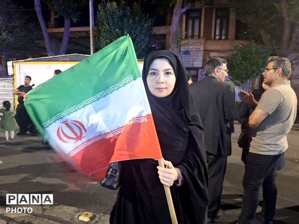 تجمع شبانه فرهنگیان و دانش‌آموزان تبریز با حضور معاون وزیر