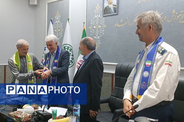 نشست هم‌اندیشی پیشکسوتان سازمان دانش‌آموزی استان کرمانشاه