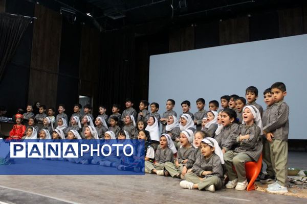 جشنواره هویت ملی اسلامی کودکستان‌های شهرستان گرمه
