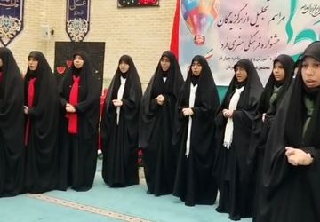 تقدیر از  دانش‌آموزان برگزیده جشنواره فرهنگی هنری فردا در ناحیه چهار قم