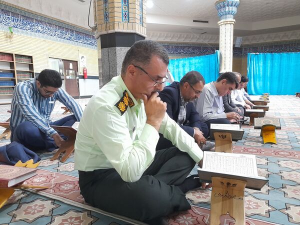 محفل انس با قرآن و تجلیل از نفرات برتر  مسابقات قرآنی در مسجد جامع خامس آل عبا در شهرستان ملارد