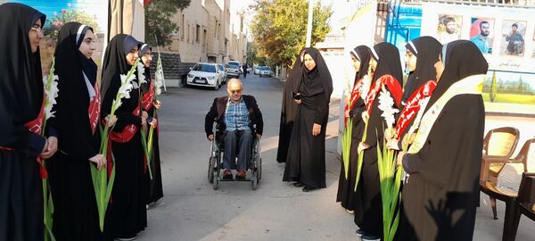 یادوراه شهدا قاصدان بهشت در دبیرستان شاهد بحرینیان