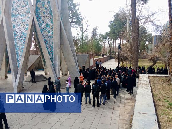 معاونان پرورشی شهرستان نیشابور از مقبره خیام بازدید کردند 