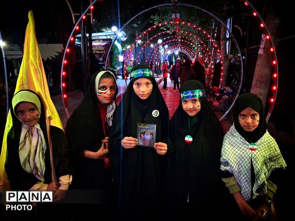 کودکان کاشمری پای کار انقلاب 