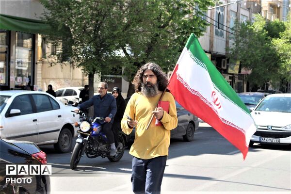 آیین تشییع پیکر دانش‌آموز شهید «سید محمد حسینی مقدم»
