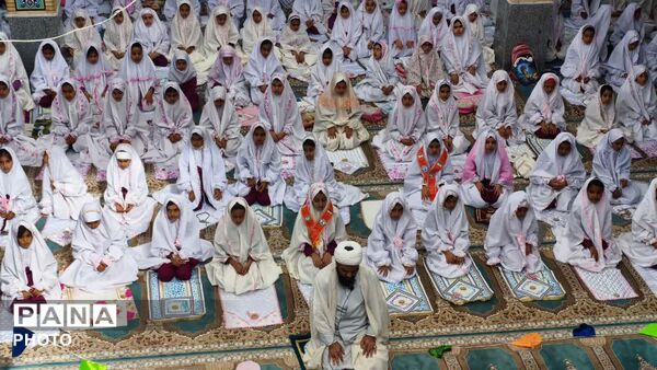 جشن تکلیف دانش‌آموزان دختر در شهرستان دهدشت