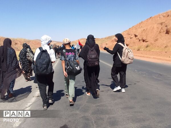 حضور پررنگ کودکان و نوجوانان در کاروان زیارتی پیاده