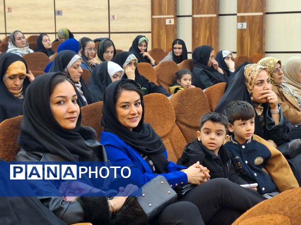 گرامیداشت معلمان و فارغ‌التحصیلان در دبیرستان شهید بابایی