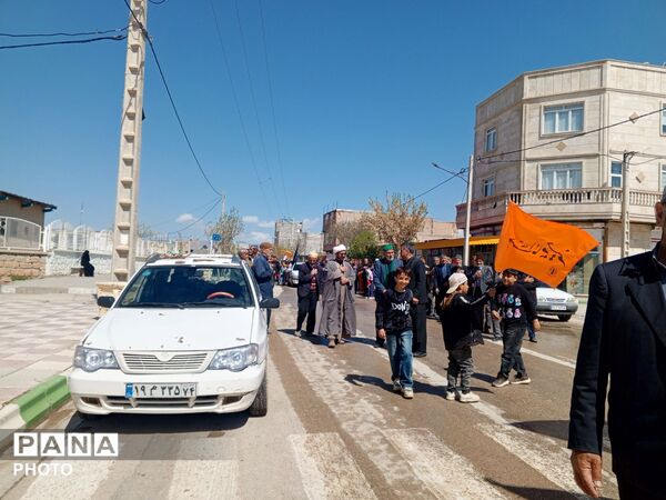 مردم شهر تیتکانلو در سوگ چهلمین روز شهادت رهبر معظم انقلاب