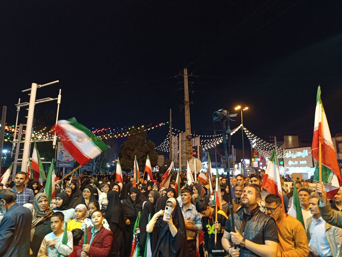 تجمع امت حزب‌الله شهرستان قرچک به شکرانه عملیات مقتدرانه وعده صادق سپاه پاسداران