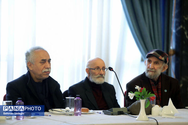 نشست معاون اول رئیس جمهور با جمعی از هنرمندان موسیقی، تئاتر و هنرهای تجسمی