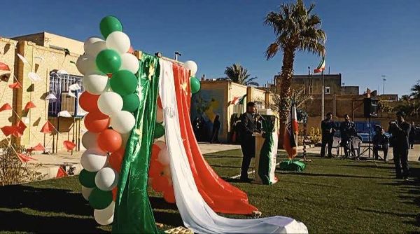 آئین نواختن زنگ انقلاب در دبیرستان حجاب بافق