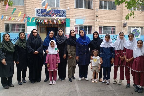 بازدید کارشناس مسئول سلامت و تندرستی آموزش و پرورش شهرستان قدس، از دبستان پروین، در جایگاه یک خانه محیط زیستی