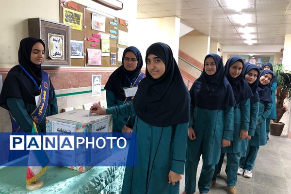 برگزاری انتخابات همیار مشاور در آموزشگاه شاهد نجمه ناحیه دو شهرری 