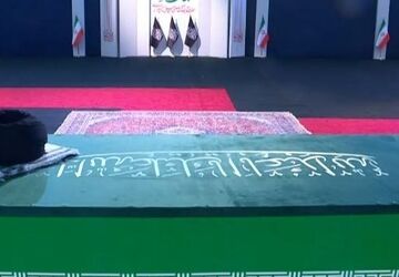 ادای احترام مهمانان و مسئولان خارجی به پیکر امام شهید