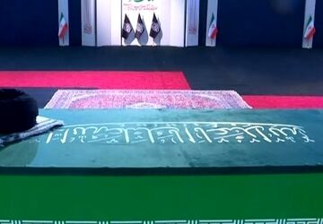 ادای احترام مهمانان و مسئولان خارجی به پیکر امام شهید