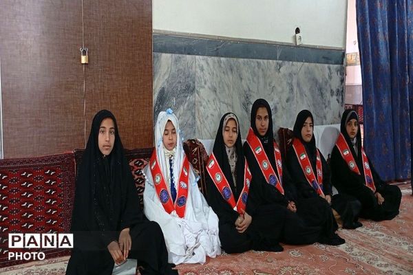 حضور دانش آموزان در دومین نماز عبادی، سیاسی جمعه ماه مبارک رمضان در شهر بار نیشابور