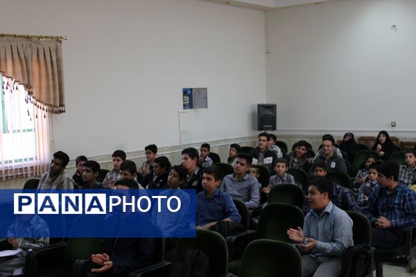 آیین تجلیل از برگزیدگان پسر مسابقات قرآن، عترت و نماز شهرستان بن 