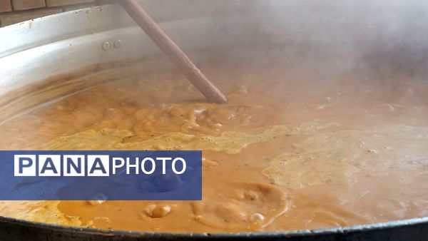 تهیه و توزیع نذری عدسی بین دانش آموزان دبستان فاطمه زهرا(س)