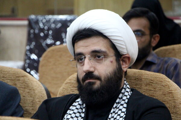 نشست معلمان شهر یزد با محسن قنبریان در یزد