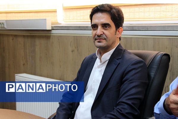 آیین معارفه معاون پرورشی و تربیت‌بدنی اداره آموزش‌وپرورش بهارستان‌دو