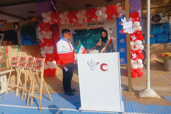 زنگ صلح  و دوستی در دومین روز از سال تحصیلی در مدرسه شاهد ائمه اطهار پاکدشت نواخته شد 