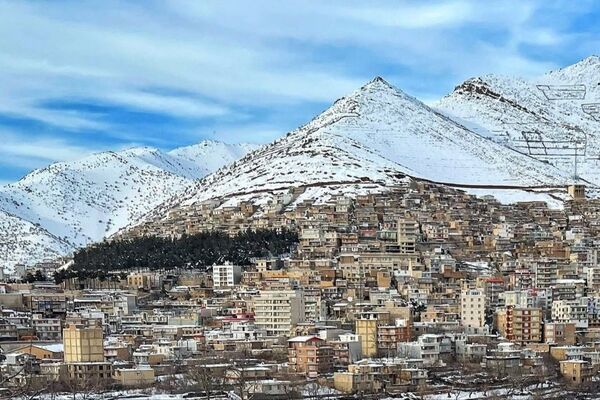 بارش برف و شادی مردم پاوه