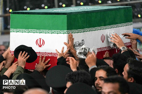 اقامه نماز بر پیکر مطهر رهبر شهید انقلاب در حرم مطهر رضوی-۱