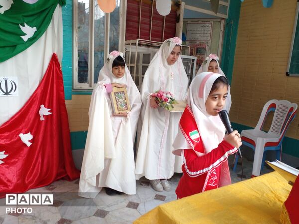 صبحی پرشور و نشاط در مدرسه غیردولتی مریم با اجرای گروه پیشتازان