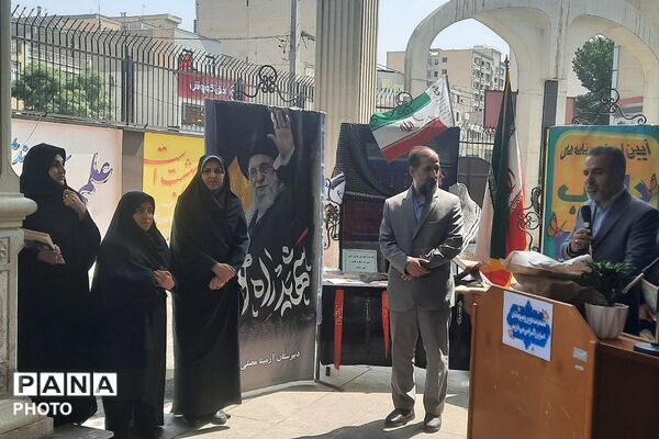 کاشت نهال به یاد شهدای میناب با شعار امنیت، سلامت با صیانت از محیط زیست در ناحیه دو شهرری 