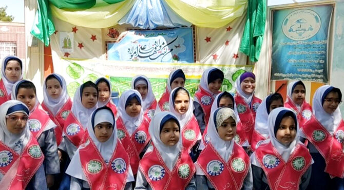 شور و نشاط دانش‌آموزان آباده‌ای در موکب غدیر