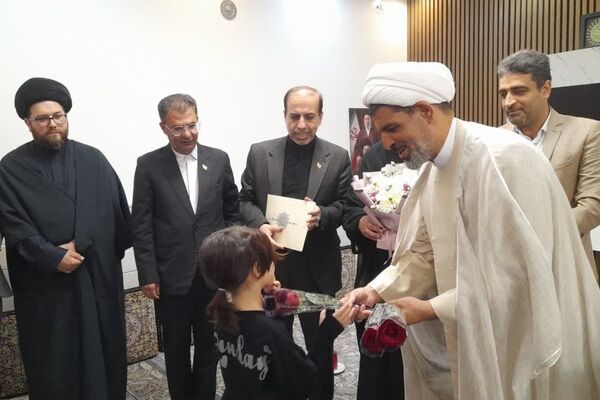 دیدار مسئولان آموزش و پرورش قم با خانواده شهید «حسین نجفی»
